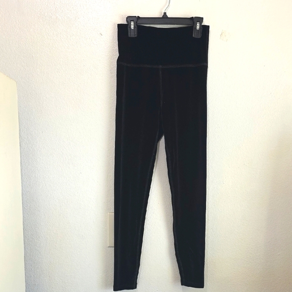 Beyond Yoga Pants - 🌸Beyond Yoga Black Velvet Leggings Small‎